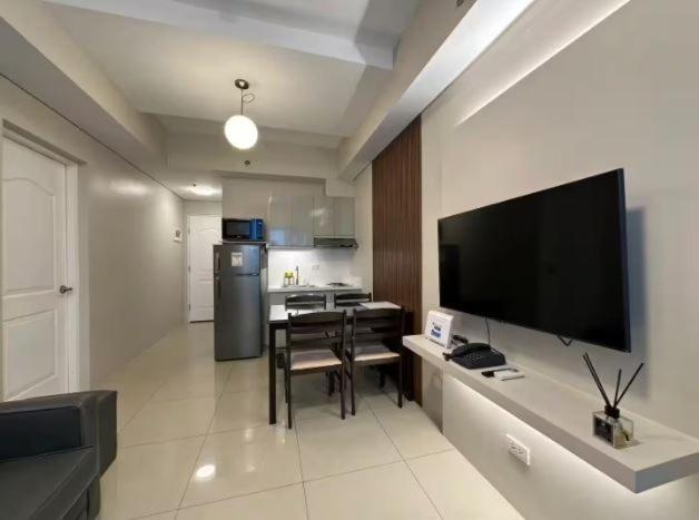 Amora Suites At The Beacon Makati Manila Exterior photo